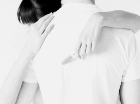 Κράτα μου το χέρι.